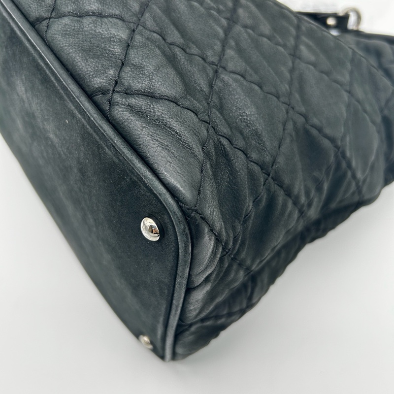 「JL精品代購」 香奈兒黑銀菱格鏈條XXL機場包手提斜挎包-9