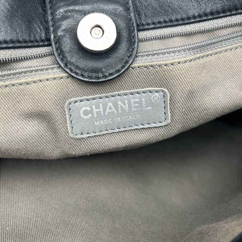 「JL精品代購」 香奈兒黑銀菱格鏈條XXL機場包手提斜挎包-14