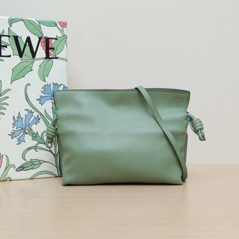 LOEWE FlamencoClutch扭結抽繩福袋包迷你22綠色牛皮肩背包