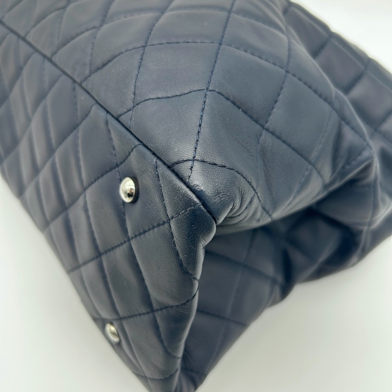 「JL精品代購」香奈兒2017早春古巴系列深海軍藍菱格機場托特包-7