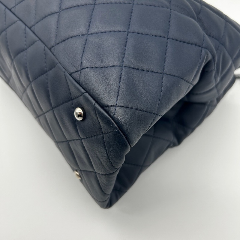 「JL精品代購」香奈兒2017早春古巴系列深海軍藍菱格機場托特包-9