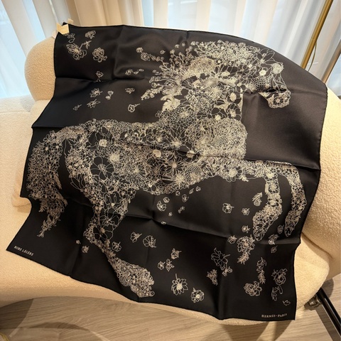 Hermes 黑色花卉馬絲巾🖤超美🖤