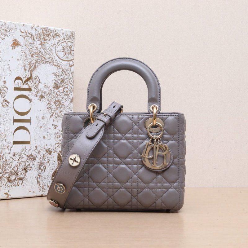 DIOR Lady戴妃包四格徽章肩帶灰色羊皮金扣2018肩背包-0
