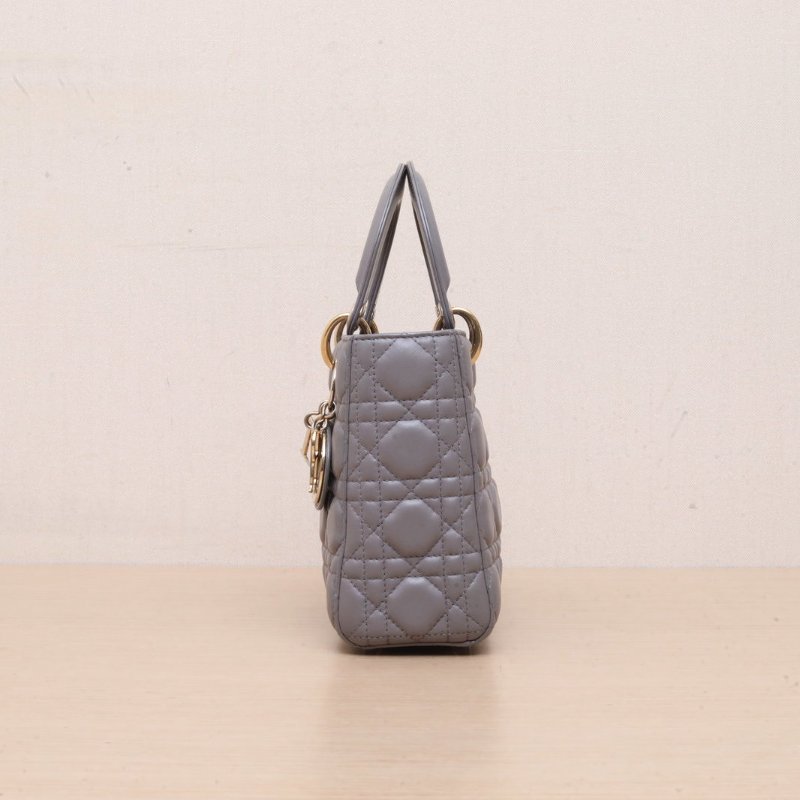 DIOR Lady戴妃包四格徽章肩帶灰色羊皮金扣2018肩背包-3
