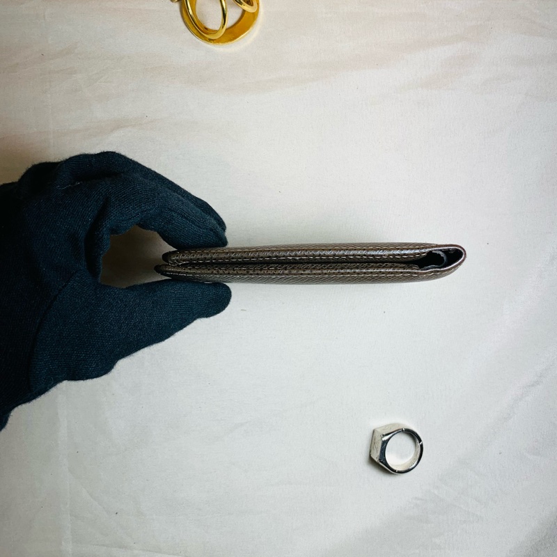 ✨低調質感 LV Louis Vuitton 深咖 taiga 對開短夾-7