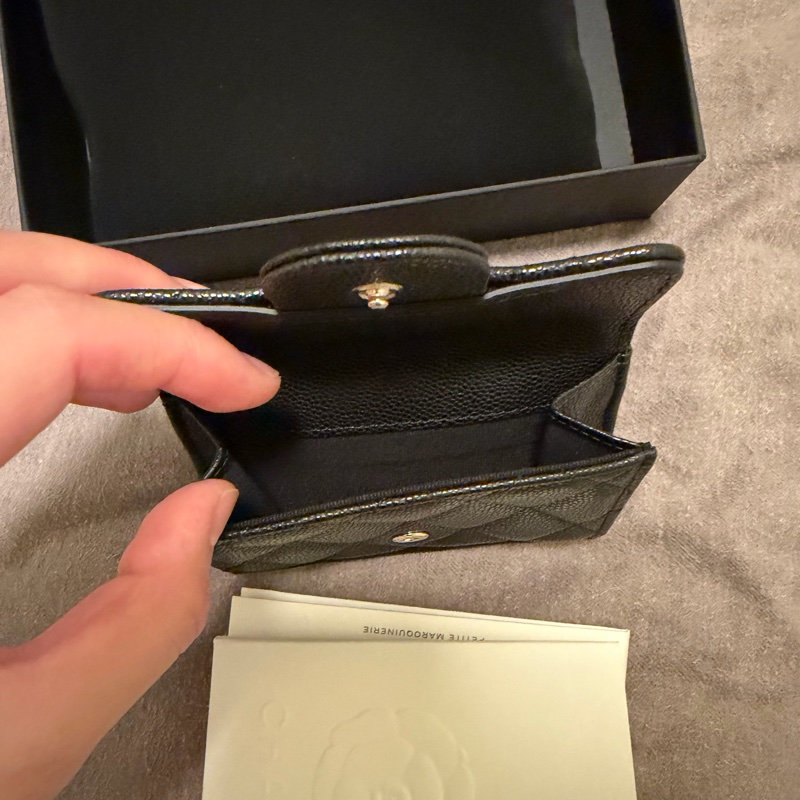 （全新全配）CHANEL 經典口蓋Mini三折短夾 - 黑金-10