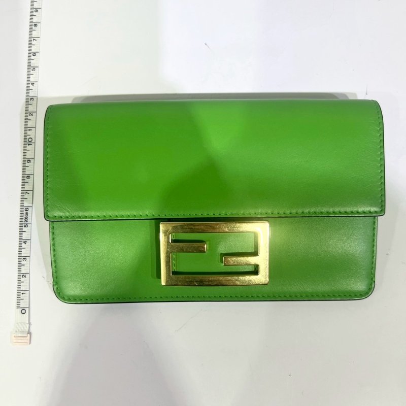 【美收精品】FENDI綠色肩背包 4-346-28