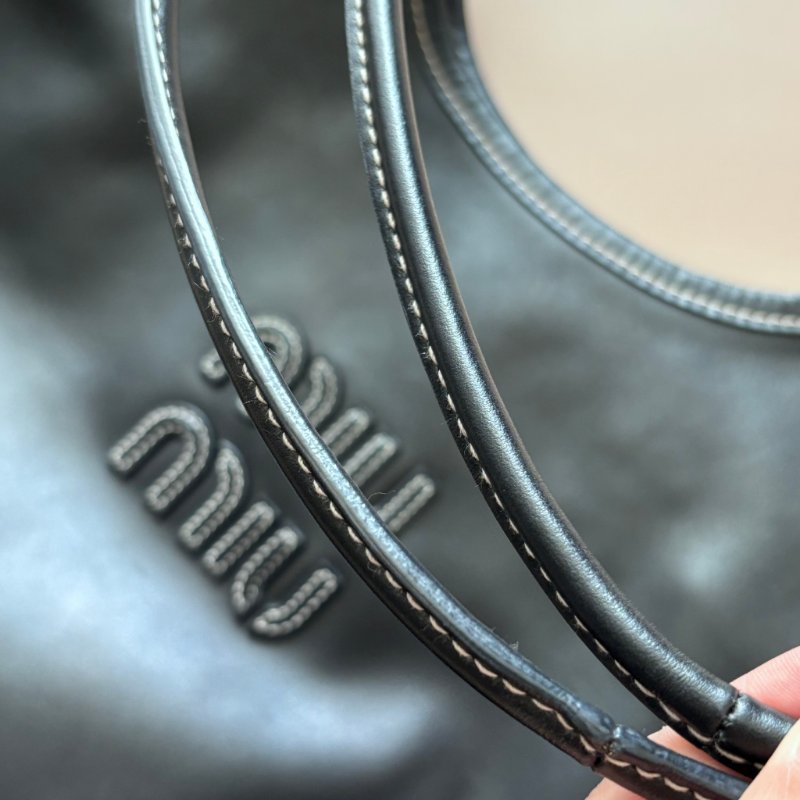 ::miumiu:: IVY 黑色皮革手袋 肩背包-13