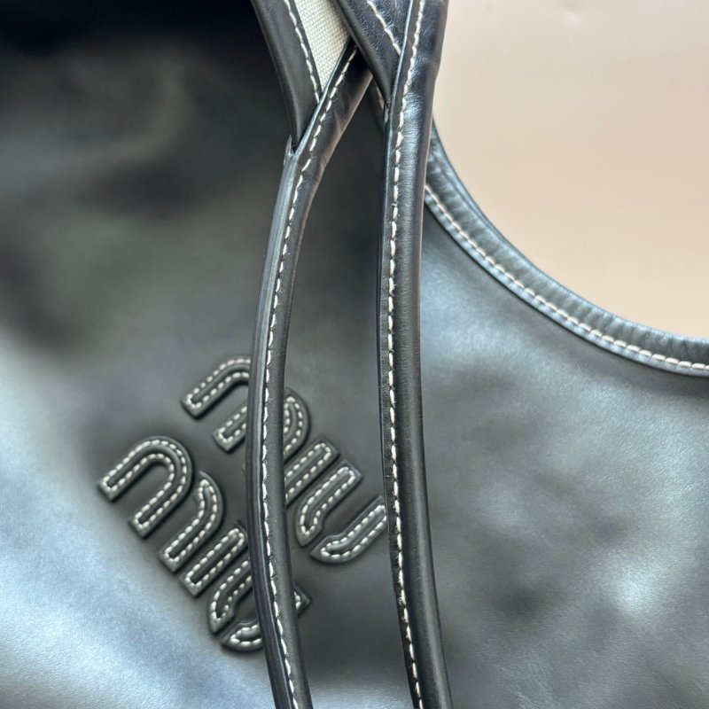 ::miumiu:: IVY 黑色皮革手袋 肩背包-14