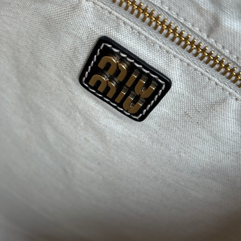 ::miumiu:: IVY 黑色皮革手袋 肩背包-29