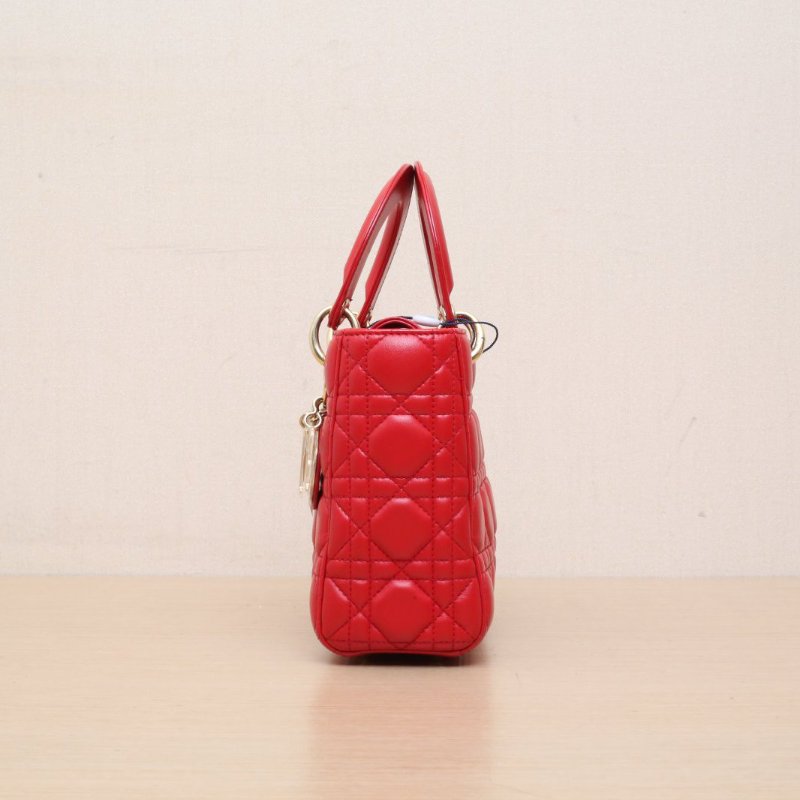 DIOR Lady戴妃包四格徽章肩帶羊皮金扣2017紅色肩背包-3