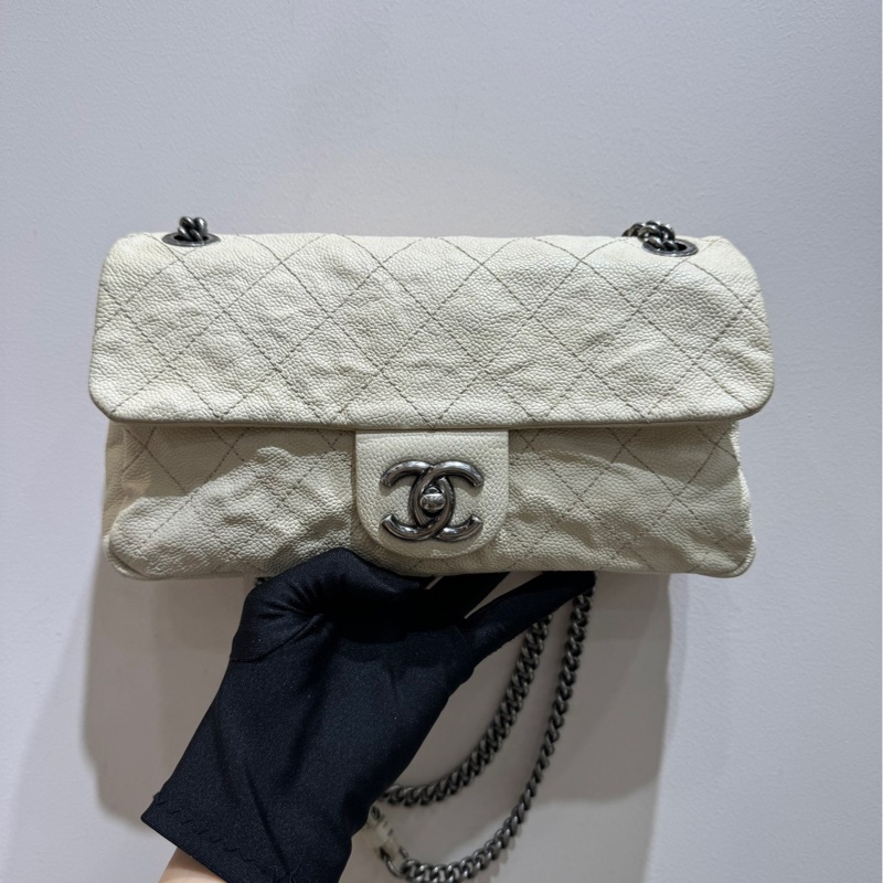 【閒置❤️】 Chanel 季節款CF 米白色荔枝牛皮 做舊風格 可單肩斜挎-1