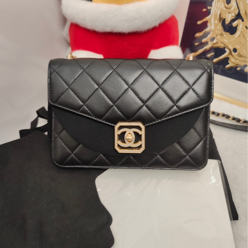 【閒置❤️】 Chanel  黑金鑽扣郵差包信封包 單肩斜挎包-0
