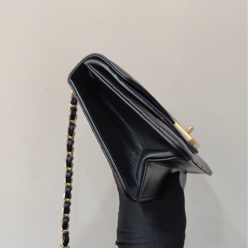 【閒置❤️】 Chanel  黑金鑽扣郵差包信封包 單肩斜挎包-4