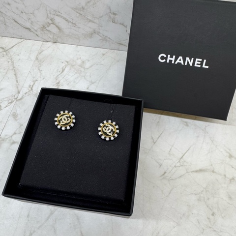 CHANEL黑白配色圓形雙C水鑽耳環