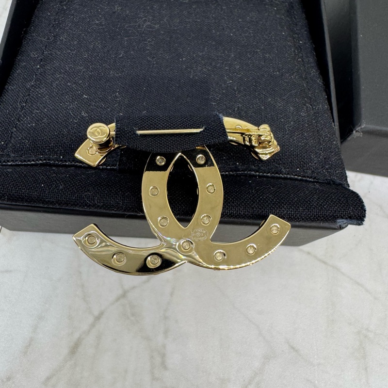 CHANEL 立體珍珠淡金雙C胸針-2