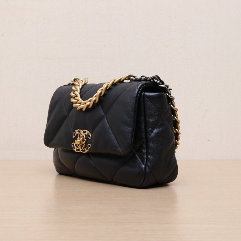 CHANEL 19BAG口蓋包小號26黑色羊皮晶片開金銀扣肩背包-4