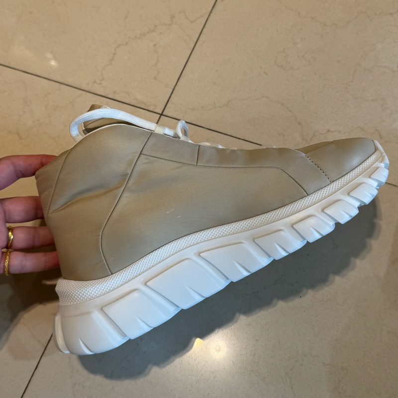 prada卡其色高筒休閒鞋👟38.5-5