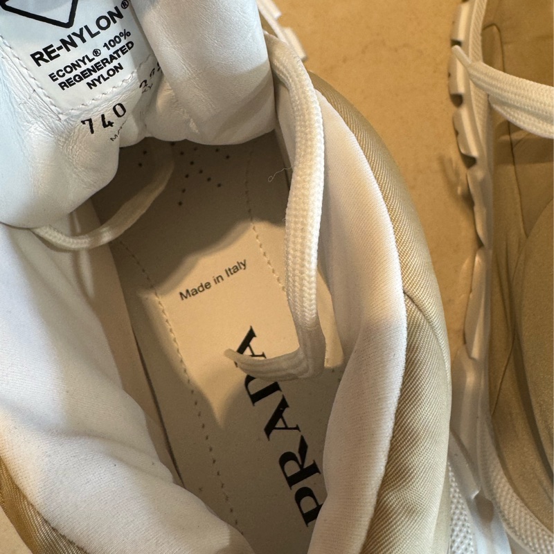 prada卡其色高筒休閒鞋👟38.5-22