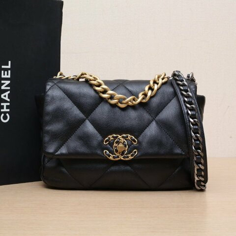 CHANEL 19BAG口蓋包小號26黑色羊皮晶片開金銀扣肩背包