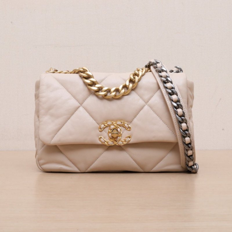 CHANEL 19BAG口蓋包小號26奶茶色羊皮29開金銀扣肩背包-1