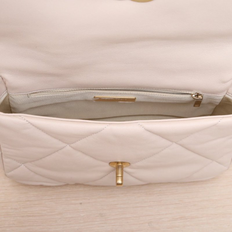 CHANEL 19BAG口蓋包小號26奶茶色羊皮29開金銀扣肩背包-3