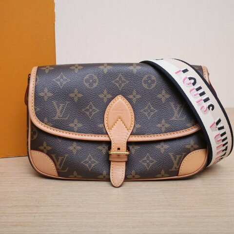 LOUIS VUITTON Diane法棍包24可拆卸黑紫寬肩帶老花PVC晶片肩背包