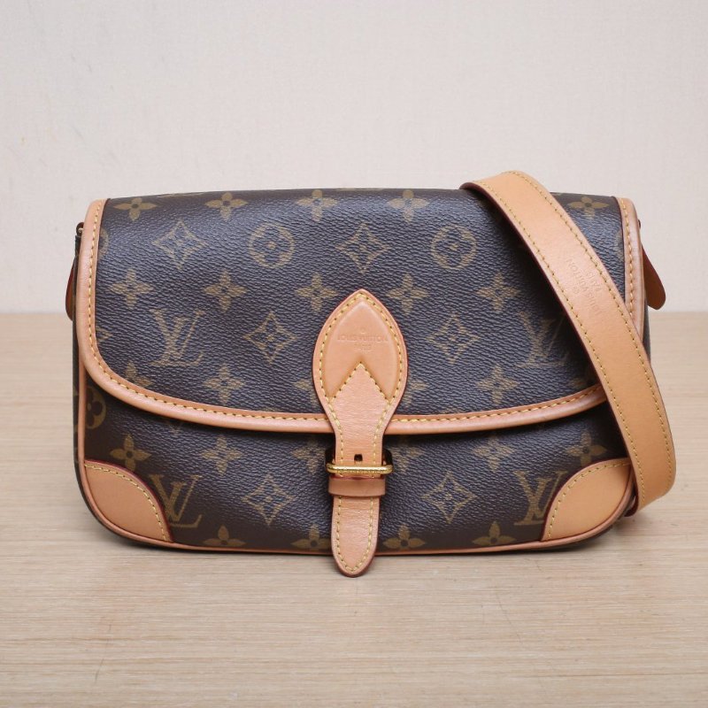 LOUIS VUITTON Diane法棍包24可拆卸黑紫寬肩帶老花PVC晶片肩背包-1