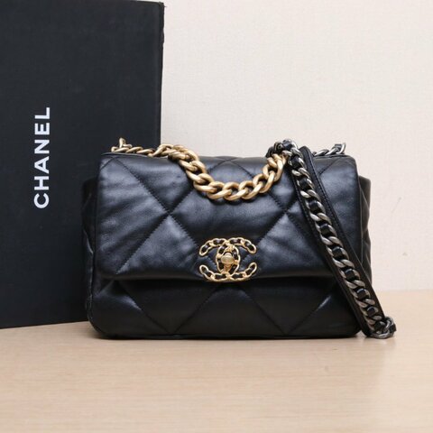 CHANEL 19BAG口蓋包小號26黑色羊皮晶片開金銀扣肩背包