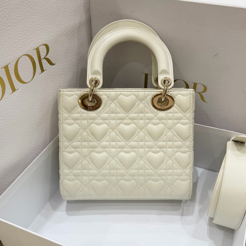 Dior ❤️lady dior心形白色羊皮戴妃四格  情人節限定款徽章款 手提包肩背包-2