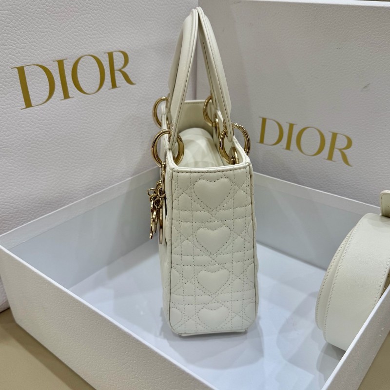 Dior ❤️lady dior心形白色羊皮戴妃四格  情人節限定款徽章款 手提包肩背包-3