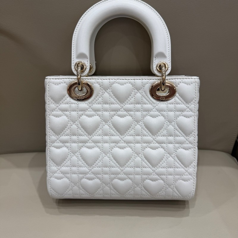 Dior ❤️lady dior心形白色羊皮戴妃四格  情人節限定款徽章款 手提包肩背包-8