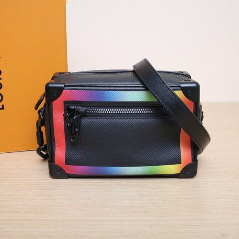 LOUIS VUITTON SoftTrunk軟盒子包迷你18.5黑色PVC2019彩虹系列肩背包