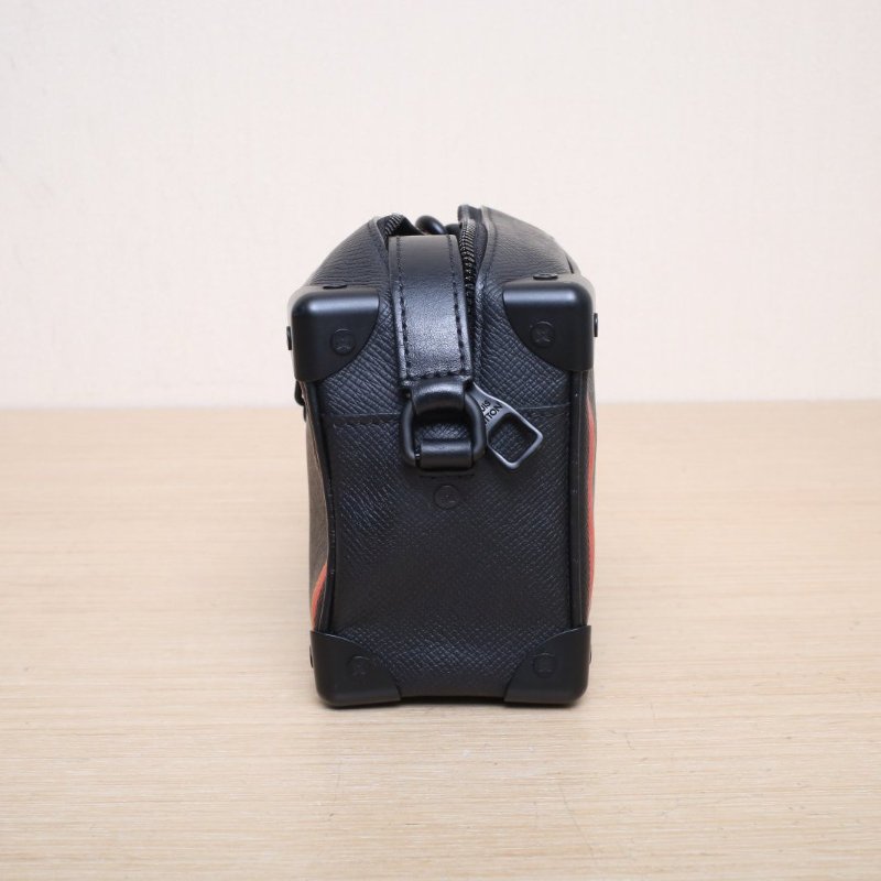 LOUIS VUITTON SoftTrunk軟盒子包迷你18.5黑色PVC2019彩虹系列肩背包-4