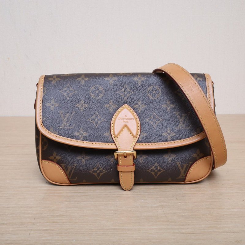 LOUIS VUITTON Diane法棍包24可拆卸黑紫寬肩帶老花PVC晶片肩背包-1