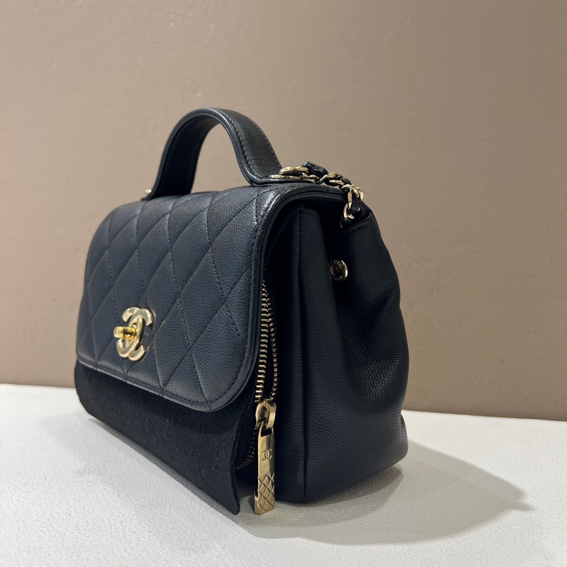 Chanel 黑荔枝牛皮金釦小郵差包-1