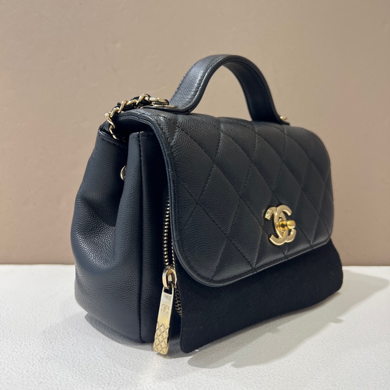 Chanel 黑荔枝牛皮金釦小郵差包-2