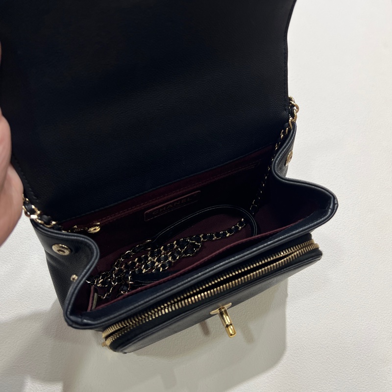 Chanel 黑荔枝牛皮金釦小郵差包-7