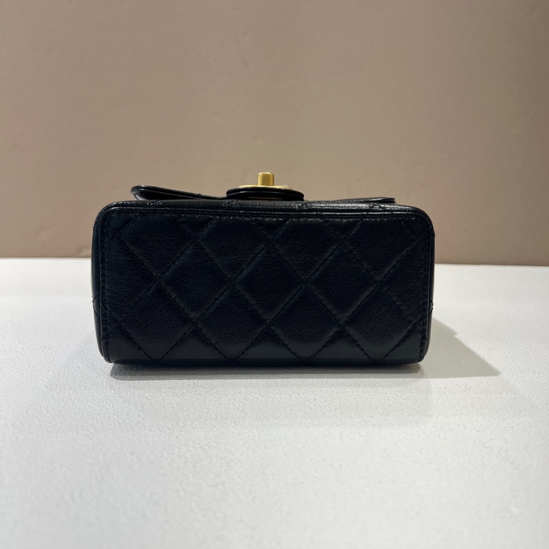 Chanel 黑山羊皮金釦斜背包-6