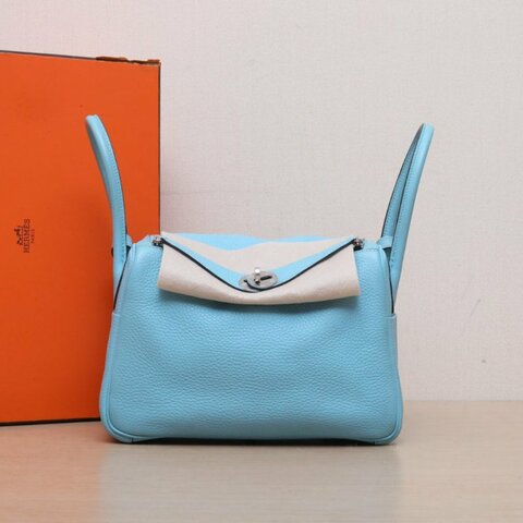 HERMES Lindy263P馬卡龍TC皮T刻銀扣肩背包