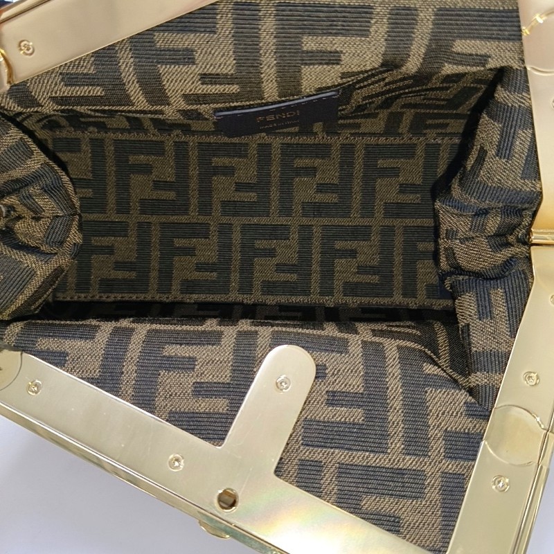 FENDI First 小號 淺粉色毛呢斜挎包 金色五金 可拆卸肩帶 9.9新-6