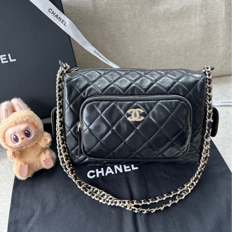 【配件:防塵袋 💕】 Chanel 24K 相機包 大號 黑金 黑色 金扣 羊皮 手提 單肩 腋下 斜挎-0