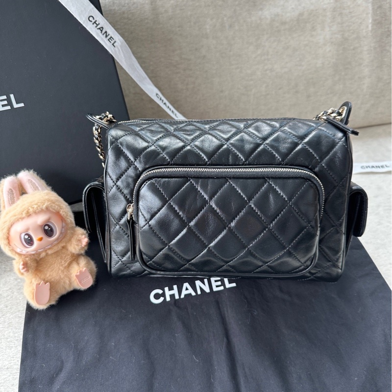 【配件:防塵袋 💕】 Chanel 24K 相機包 大號 黑金 黑色 金扣 羊皮 手提 單肩 腋下 斜挎-1