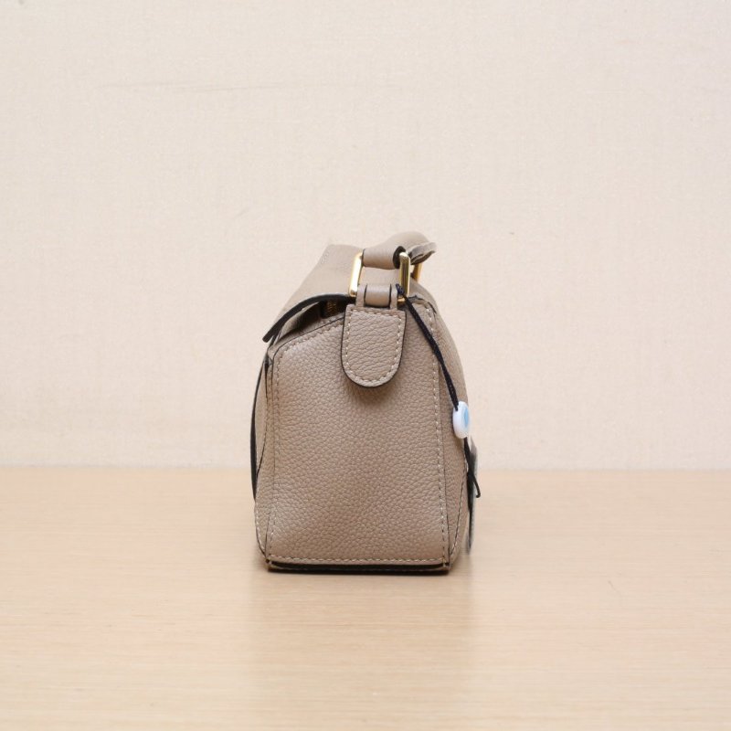 LOEWE Puzzle18幾何包迷你MINI大象灰牛皮肩背包-4