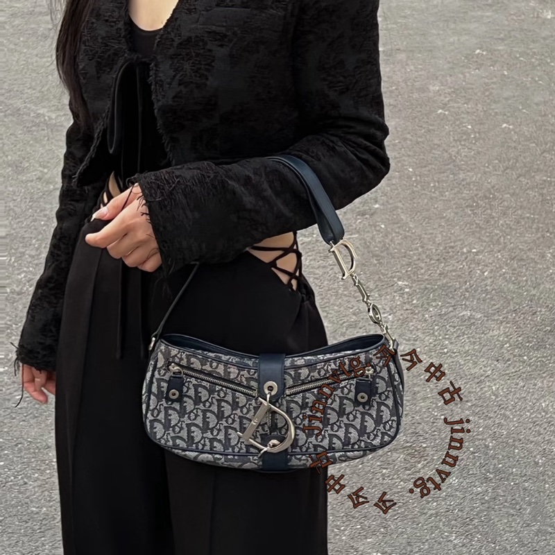 Dior 老花大D扣腋下包-9