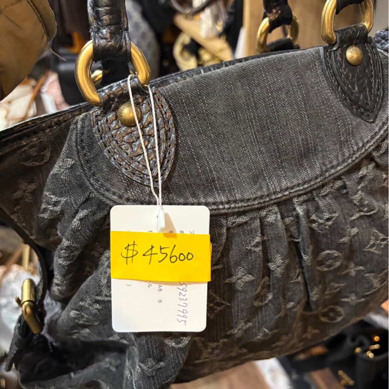 LV黑牛仔側背包-0