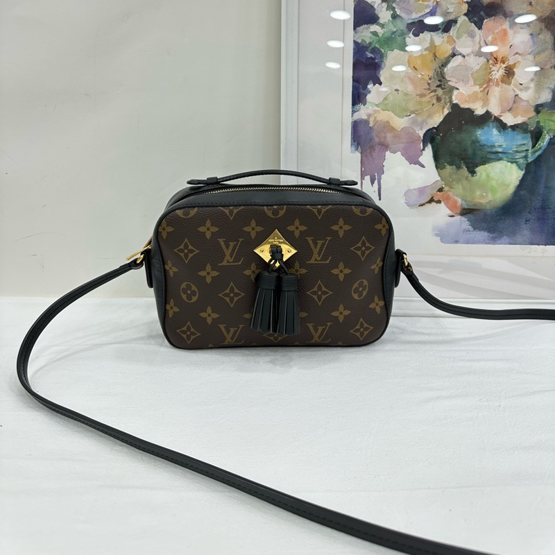 LV路易威登Saintonge流蘇相機包,經典老花搭配黑色皮質邊框,金色五金配件。 18年編碼 尺寸22x15cm,可單肩斜背手提。-0