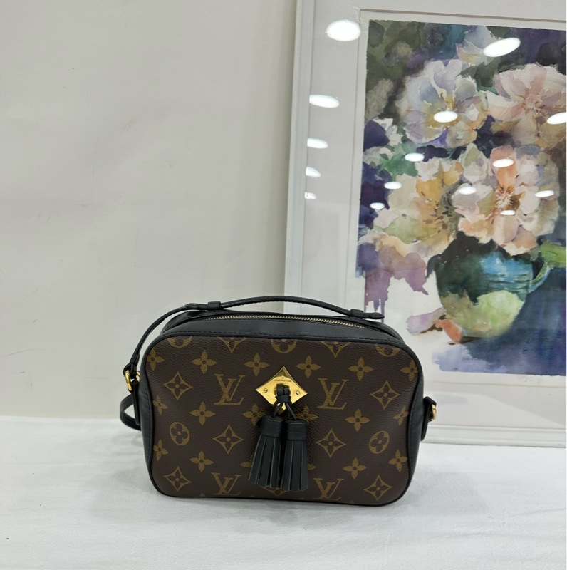 LV路易威登Saintonge流蘇相機包,經典老花搭配黑色皮質邊框,金色五金配件。 18年編碼 尺寸22x15cm,可單肩斜背手提。-1