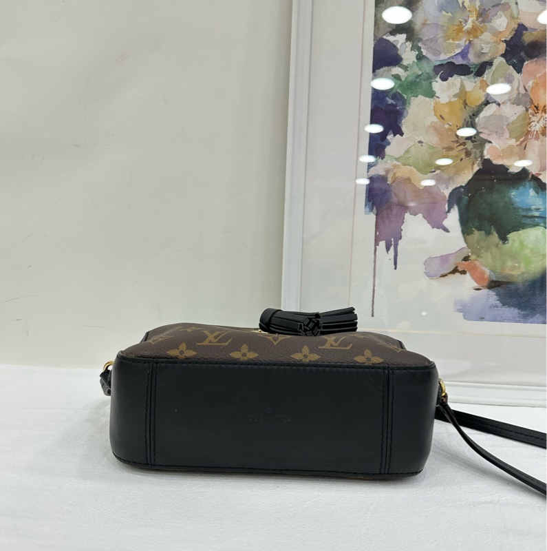 LV路易威登Saintonge流蘇相機包,經典老花搭配黑色皮質邊框,金色五金配件。 18年編碼 尺寸22x15cm,可單肩斜背手提。-5
