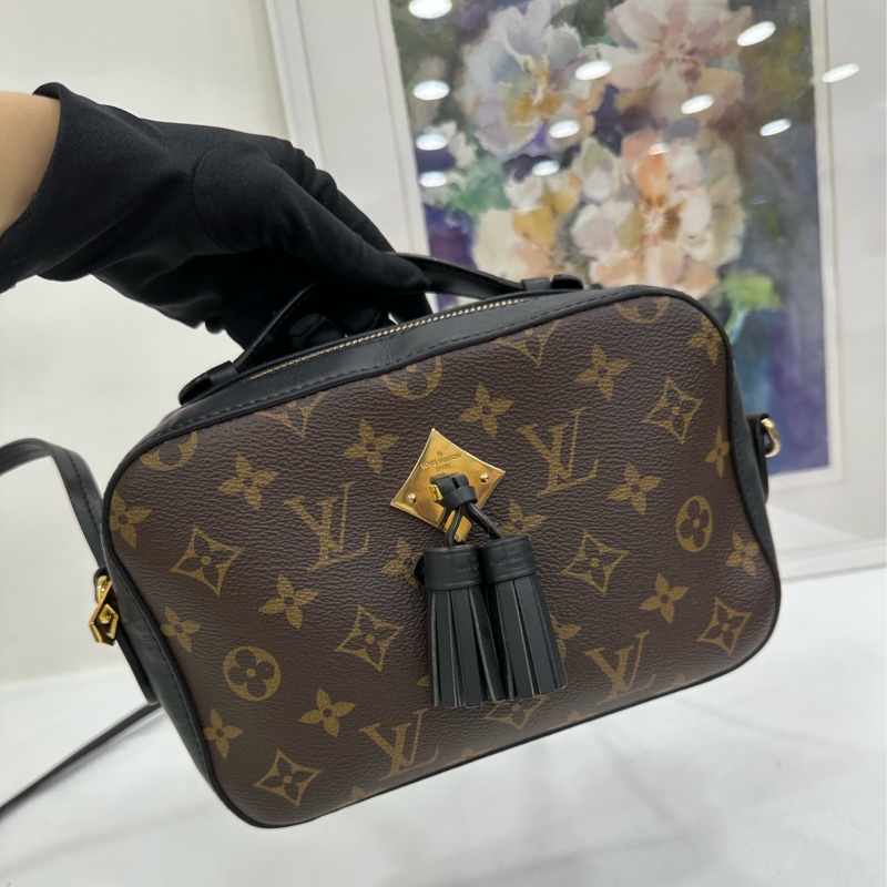 LV路易威登Saintonge流蘇相機包,經典老花搭配黑色皮質邊框,金色五金配件。 18年編碼 尺寸22x15cm,可單肩斜背手提。-7